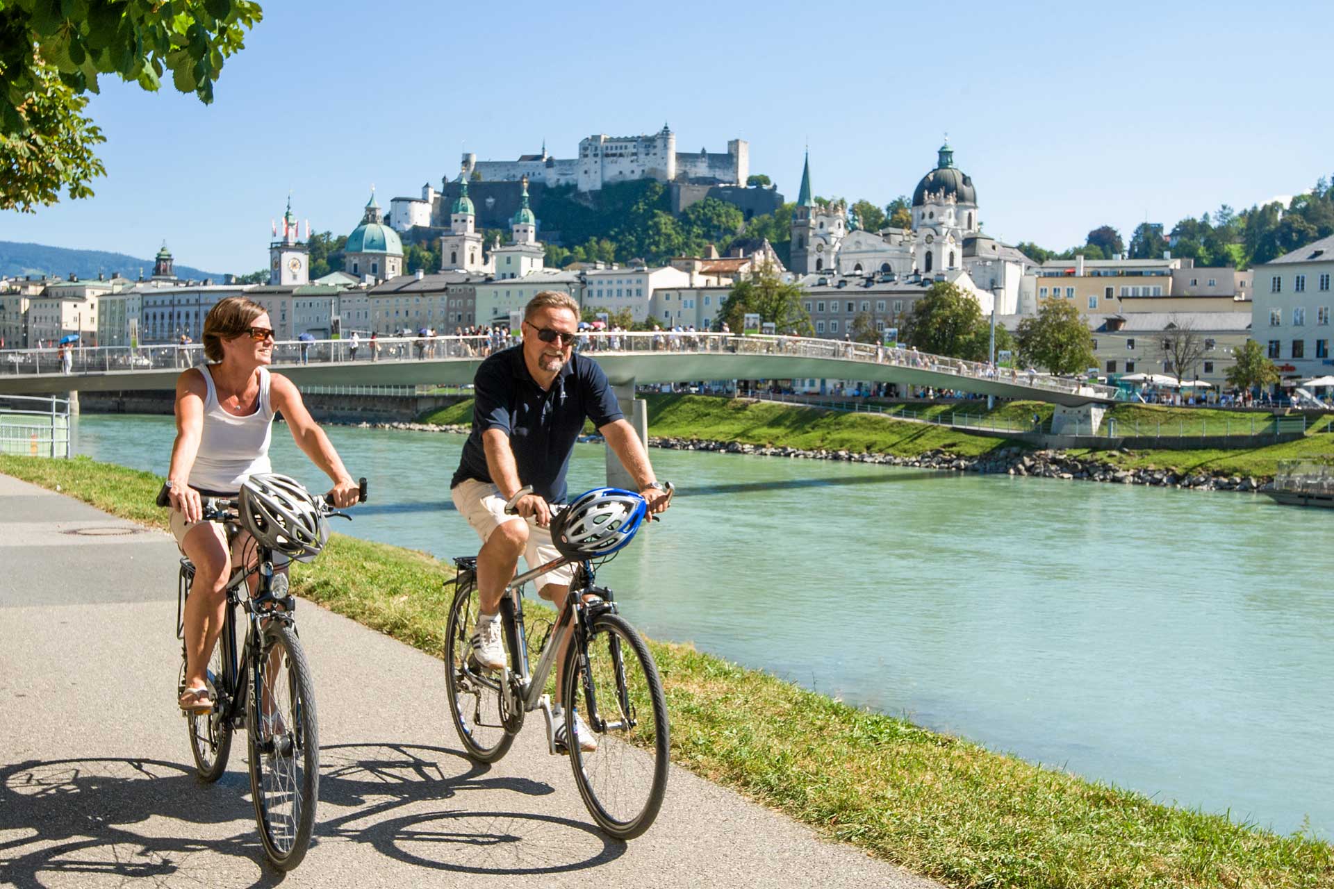 Radfahren an der Salzach in der Stadt Salzburg