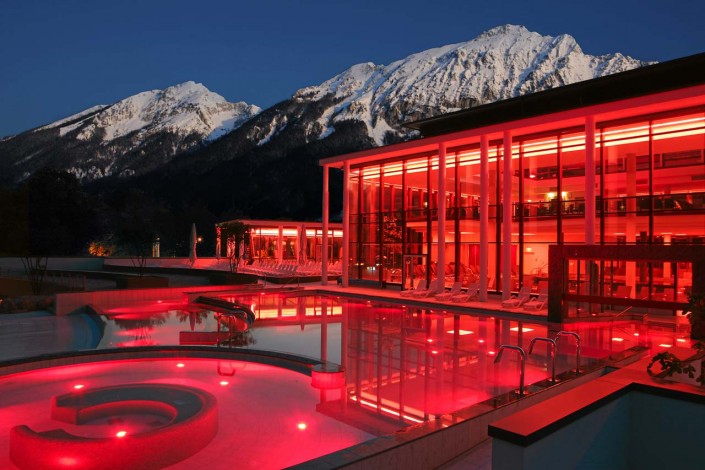 Rupertus Therme in Bad Reichenhall bei Nacht