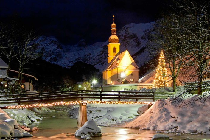 Kirche von Ramsau im Winter - St. Sebastian