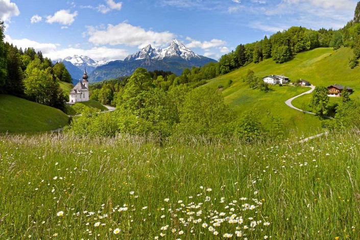 Maria Gern im Sommer mit Blick zum Watzmann